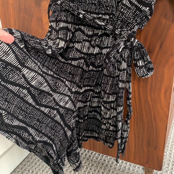 Ripcurl size small romper - Picture 3 of 4